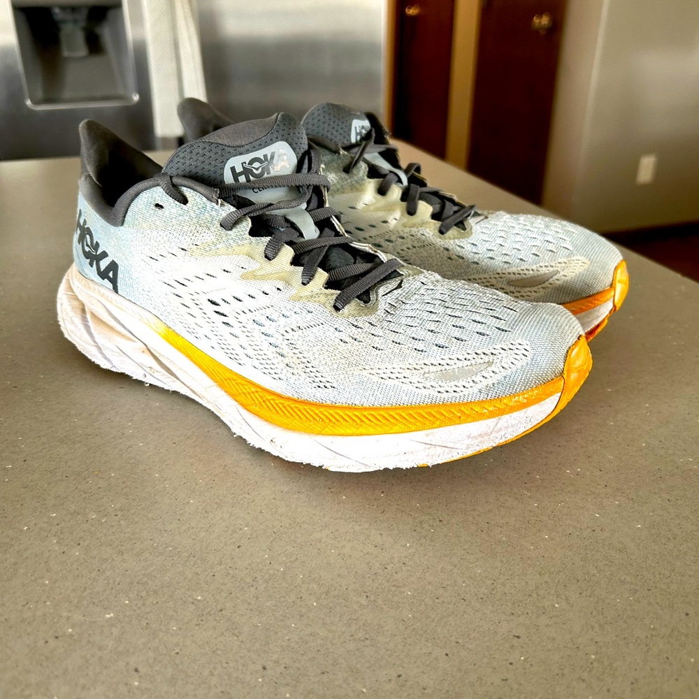 HOKA CLIFTON 8